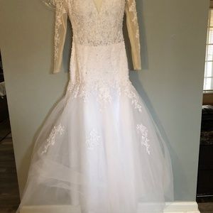 Brand new wedding gown-